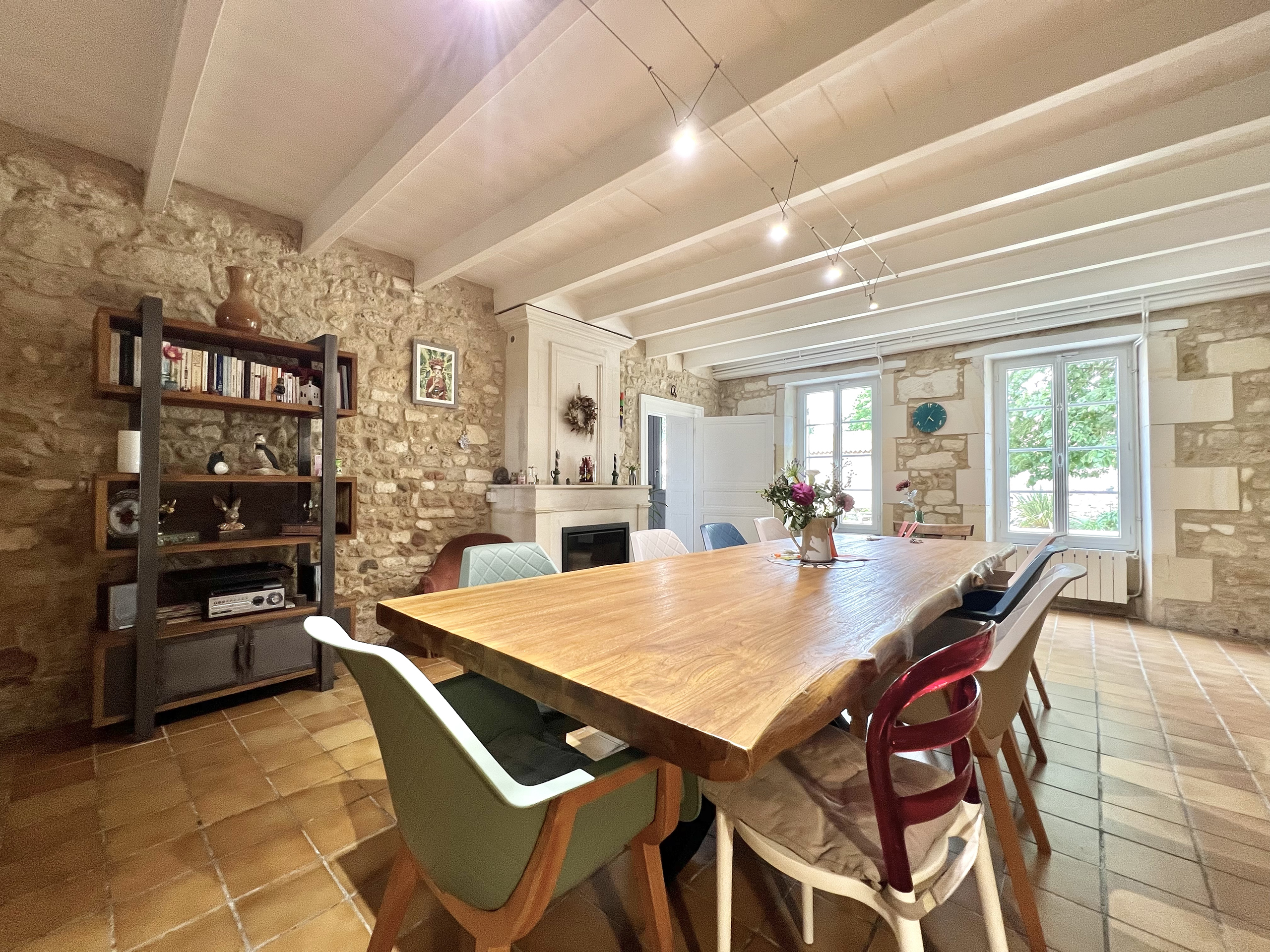 maison-de-charme-avec-maison-dhotes-au-coeur-de-la-campagne