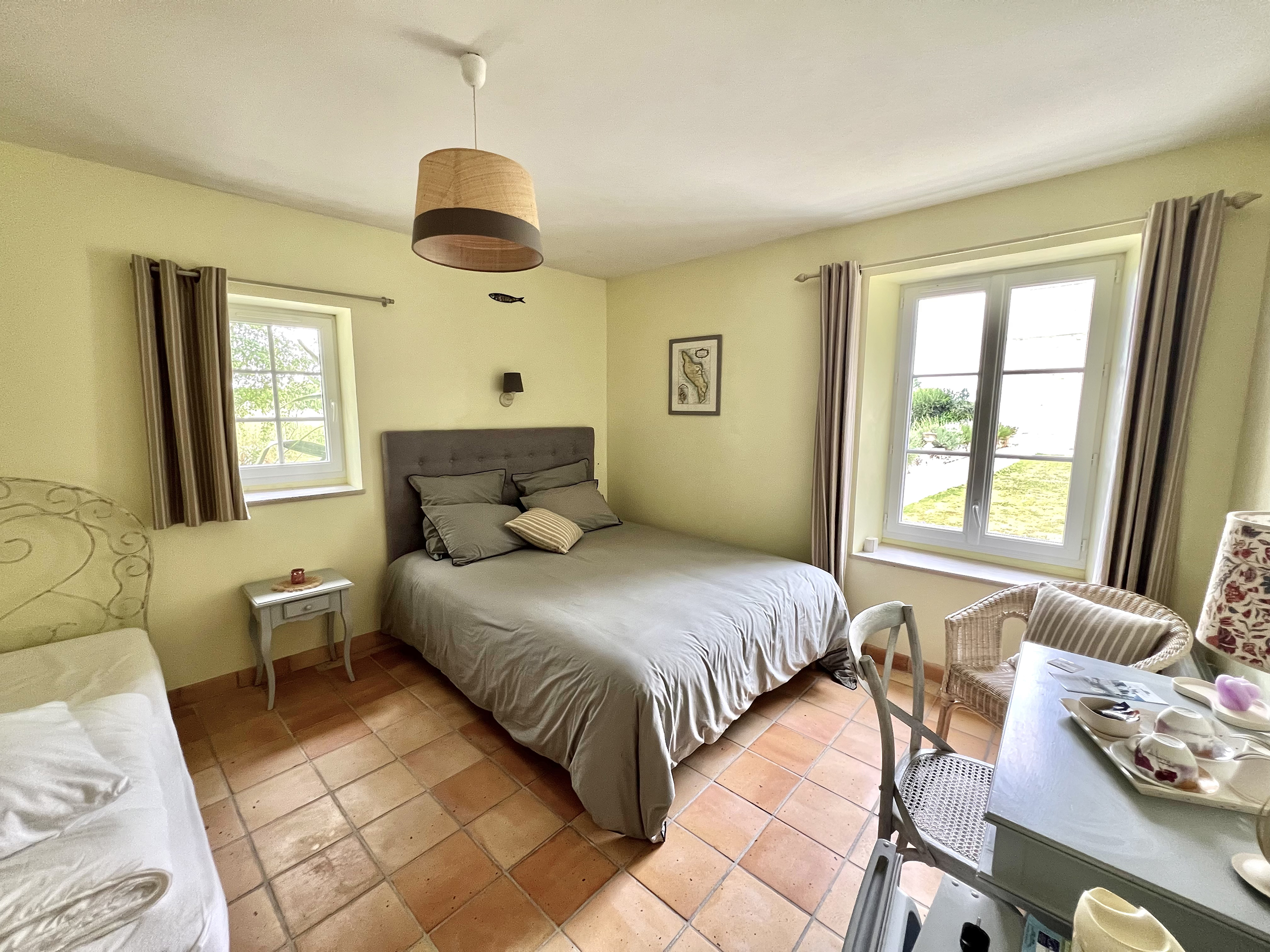 maison-de-charme-avec-maison-dhotes-au-coeur-de-la-campagne